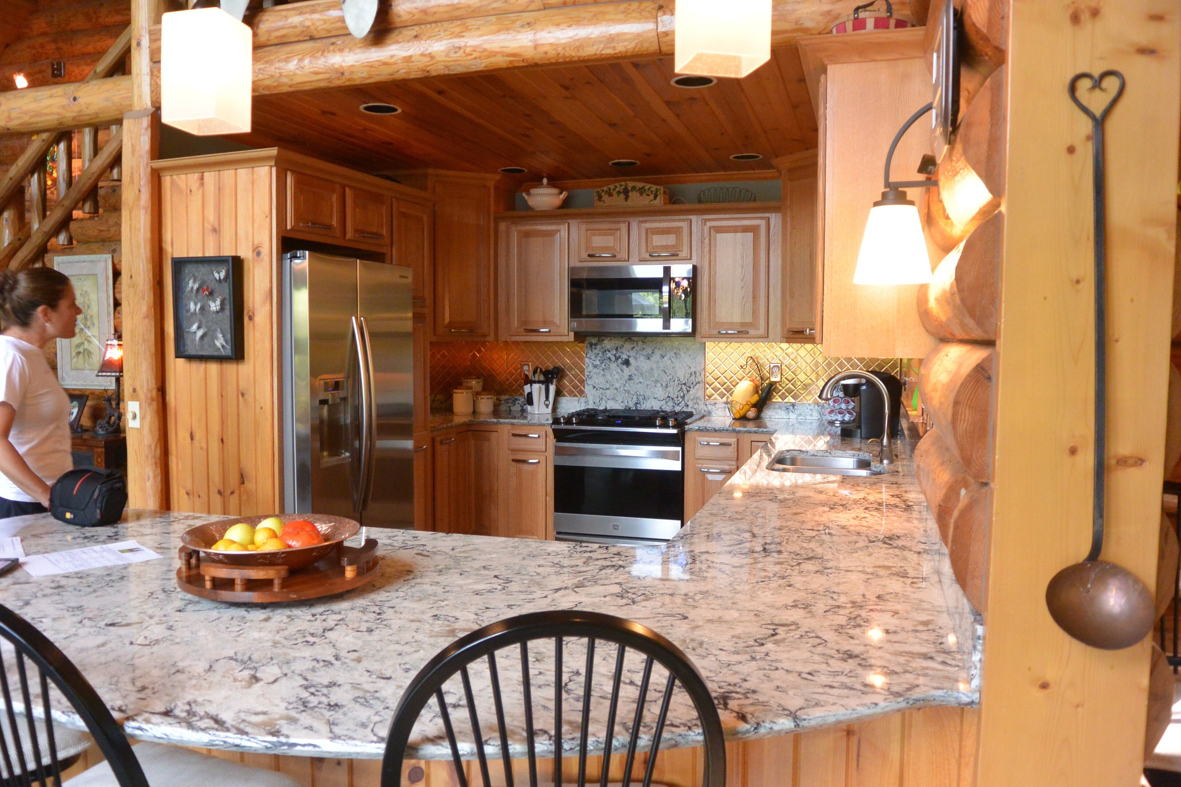 Spacious Lakefront Log Home with large porch, yard, firepit, kayaks/canoes, wifi