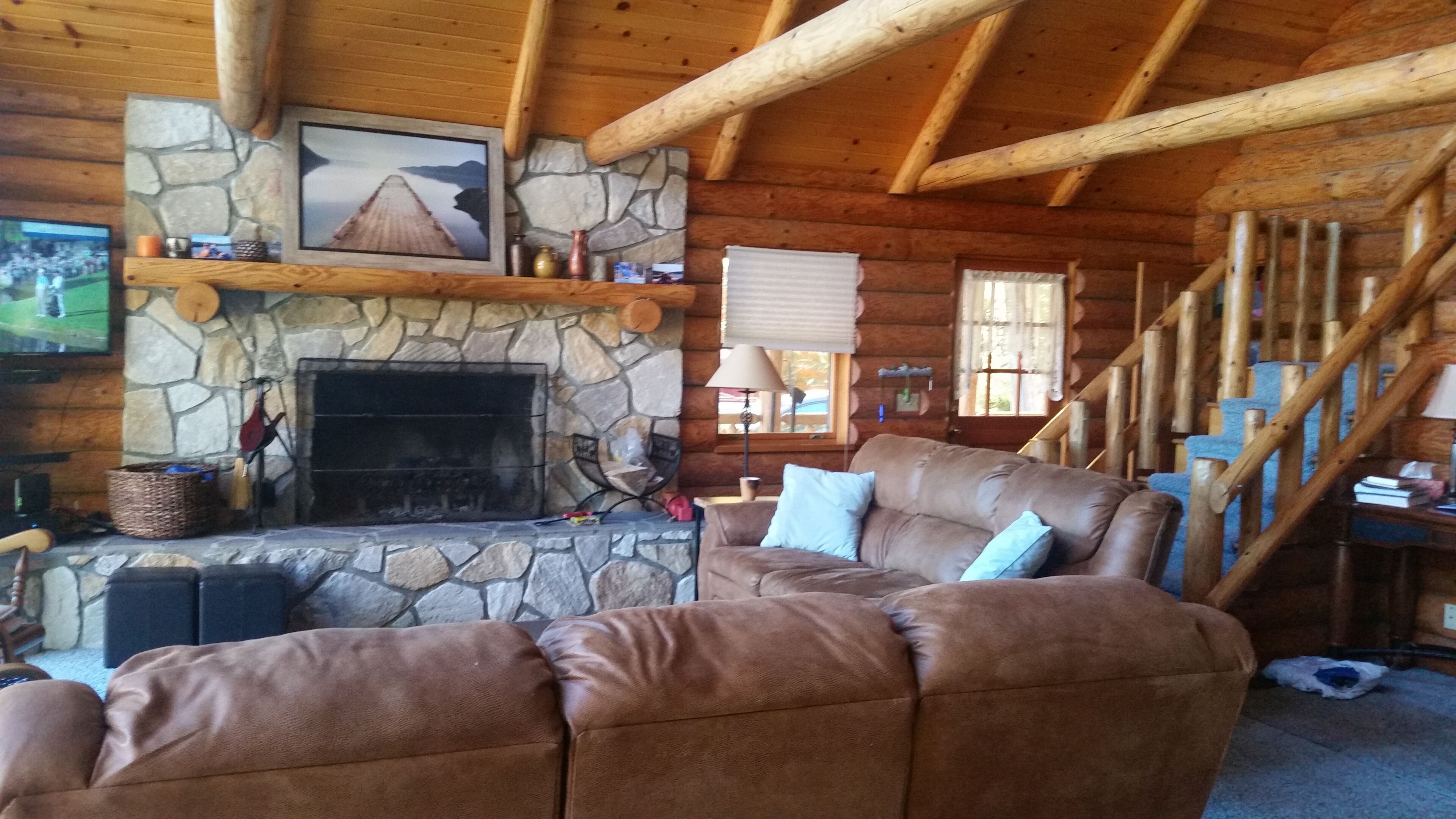 Spacious Lakefront Log Home with large porch, yard, firepit, kayaks/canoes, wifi