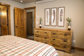 3 bedrooms, travel cot, free WiFi, bed sheets