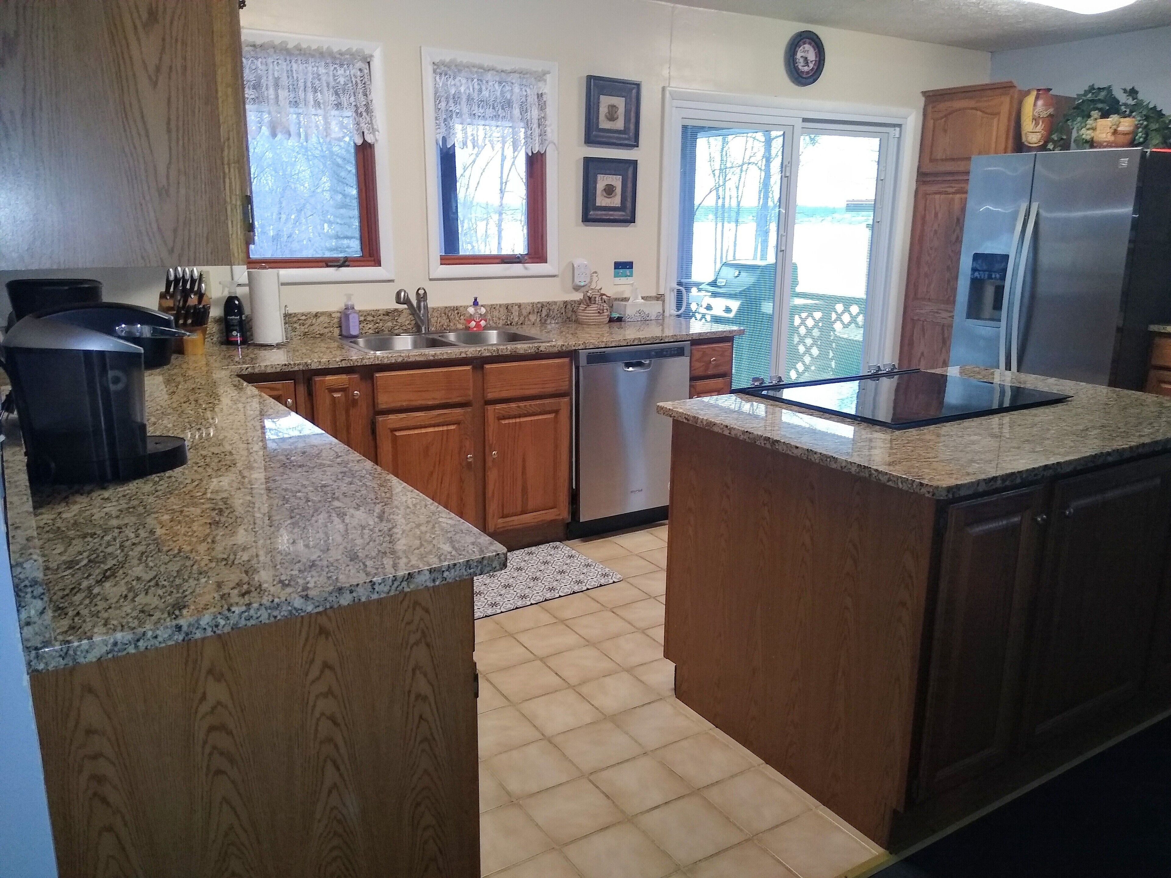 Lake Milton Ohio, Lakefront Vacation Rental, 4 Bedrooms, 3 Bath,  Private Dock