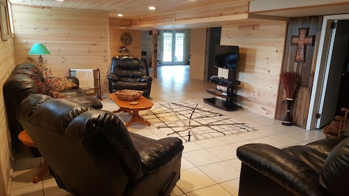 Lake Milton Ohio, Lakefront Vacation Rental, 4 Bedrooms, 3 Bath,  Private Dock