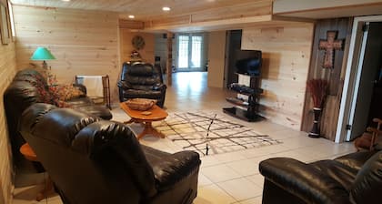 Lake Milton Ohio, Lakefront Vacation Rental, 4 Bedrooms, 3 Bath, Private Dock