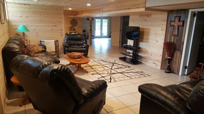 Lake Milton Ohio, Lakefront Vacation Rental, 4 Bedrooms, 3 Bath,  Private Dock