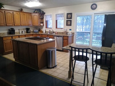 Lake Milton Ohio, Lakefront Vacation Rental, 4 Bedrooms, 3 Bath,  Private Dock