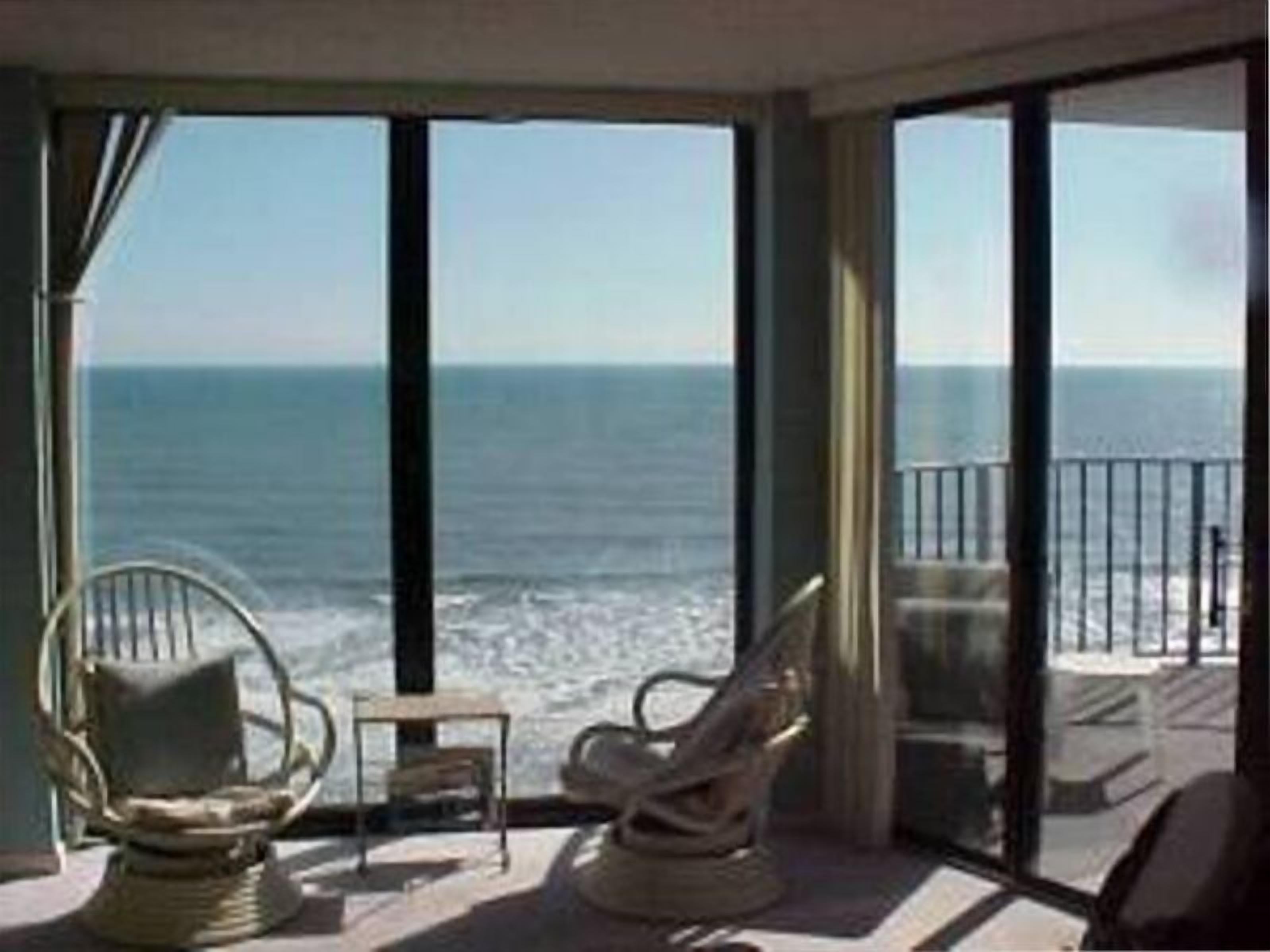 Direct Oceanfront - Beautiful, Spacious Luxury Penthouse Unit!