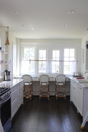 Fridge, microwave, oven, stovetop - Perfectly Situated, Beautifully Renovated, Very Short Walk to Beach and Mall! (Cape May)