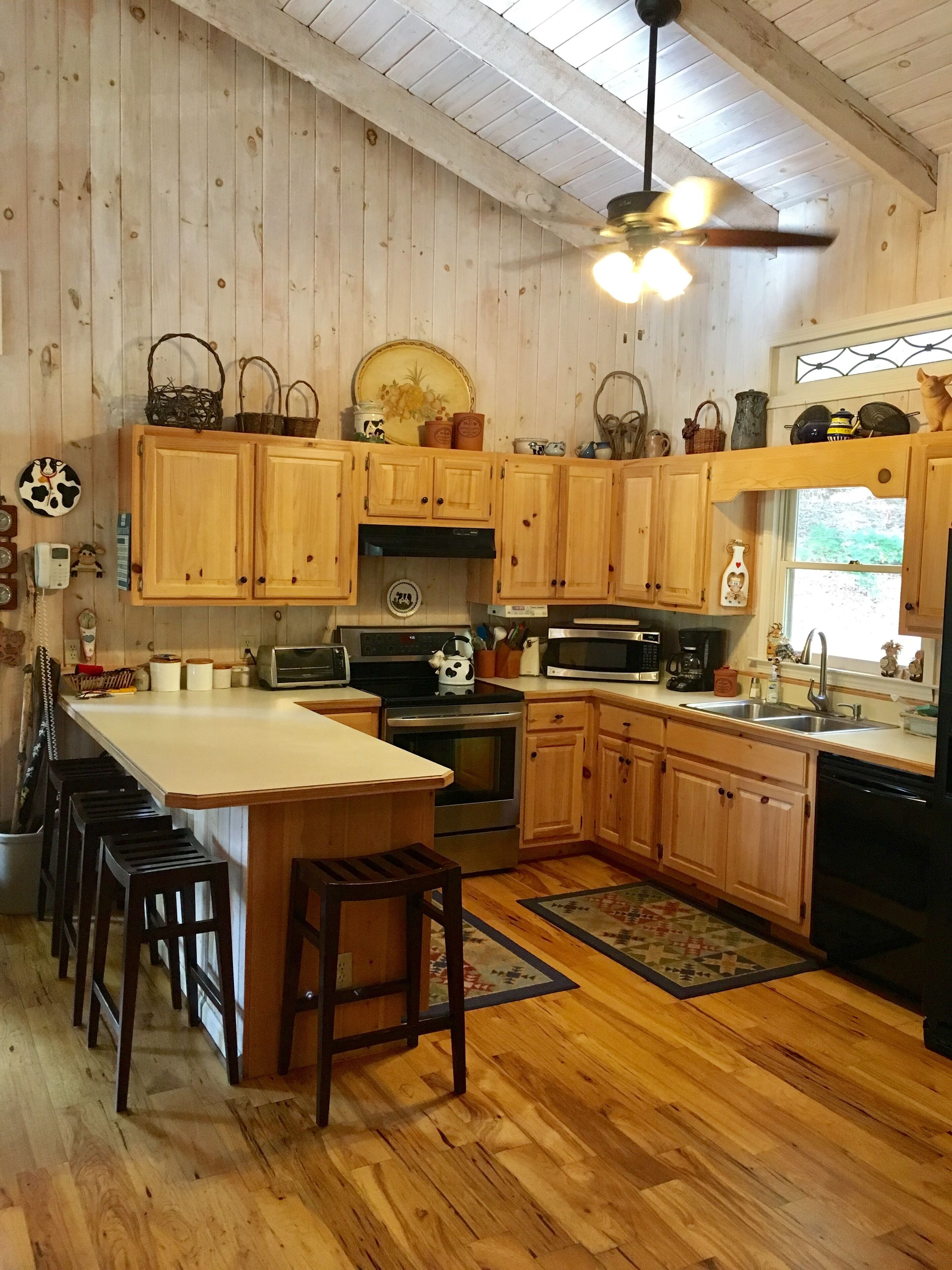 🛶Lakefront 5 Star Cabin - Kayaks, Canoe Incld! Book Now for Spring and Summer!🛶