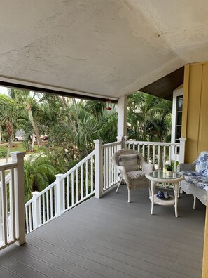 Property grounds - Spacious Vacation Home, Walk to Beach and Restaurants, Boat Dock, Heated Pool (Bonita Springs)