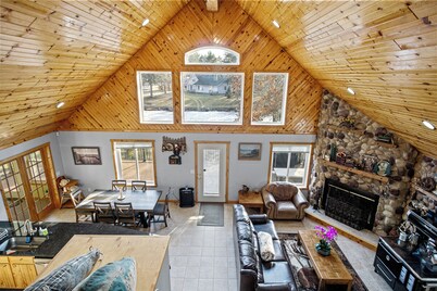 Lodge Getaway Large Family Home Lake Holcombe Retreat & Event Center House
