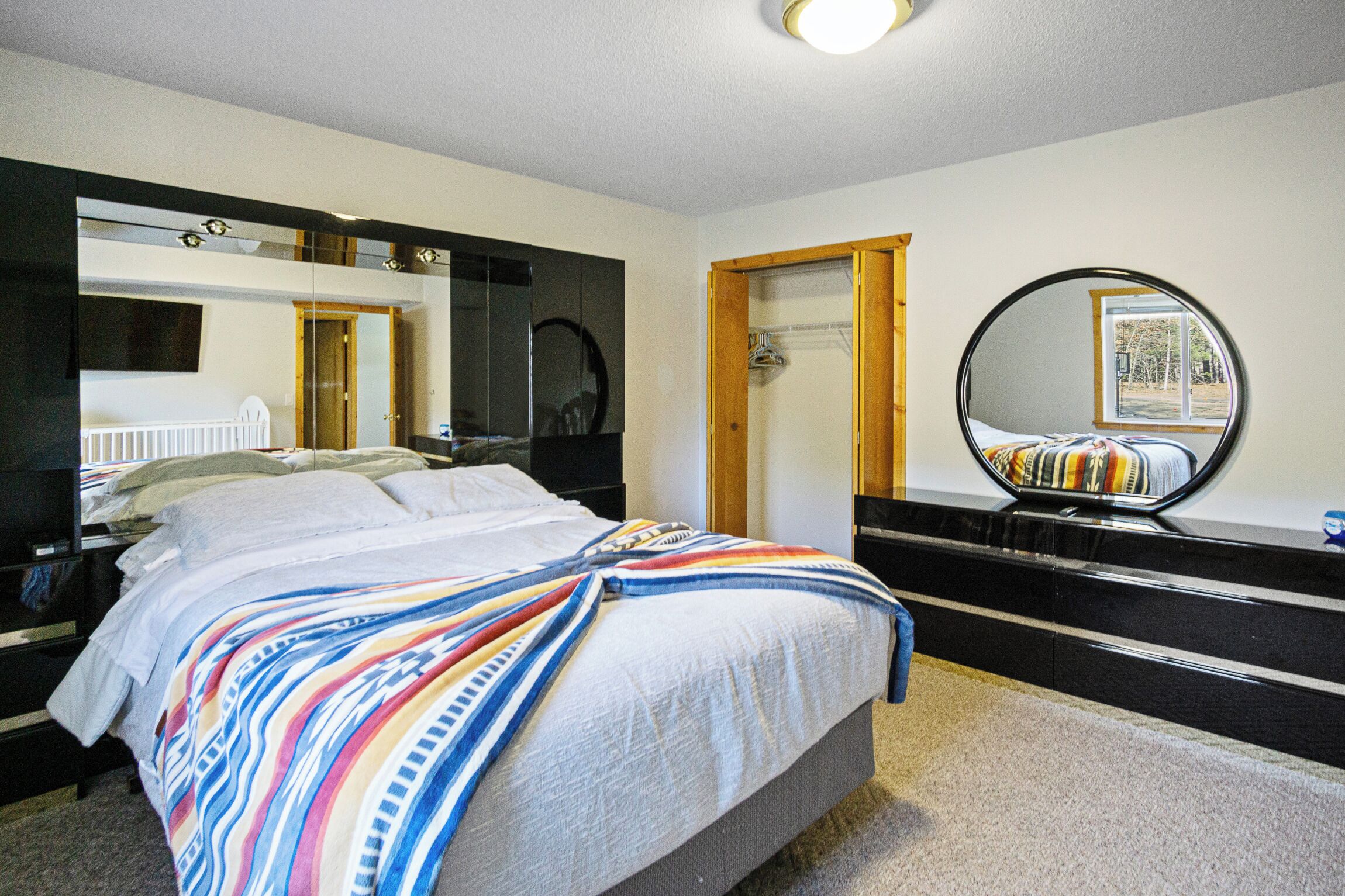 6 chambres, fer et planche à repasser, lit parapluie, Wi-Fi gratuit