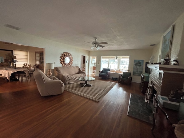 Fernseher, DVD-Player