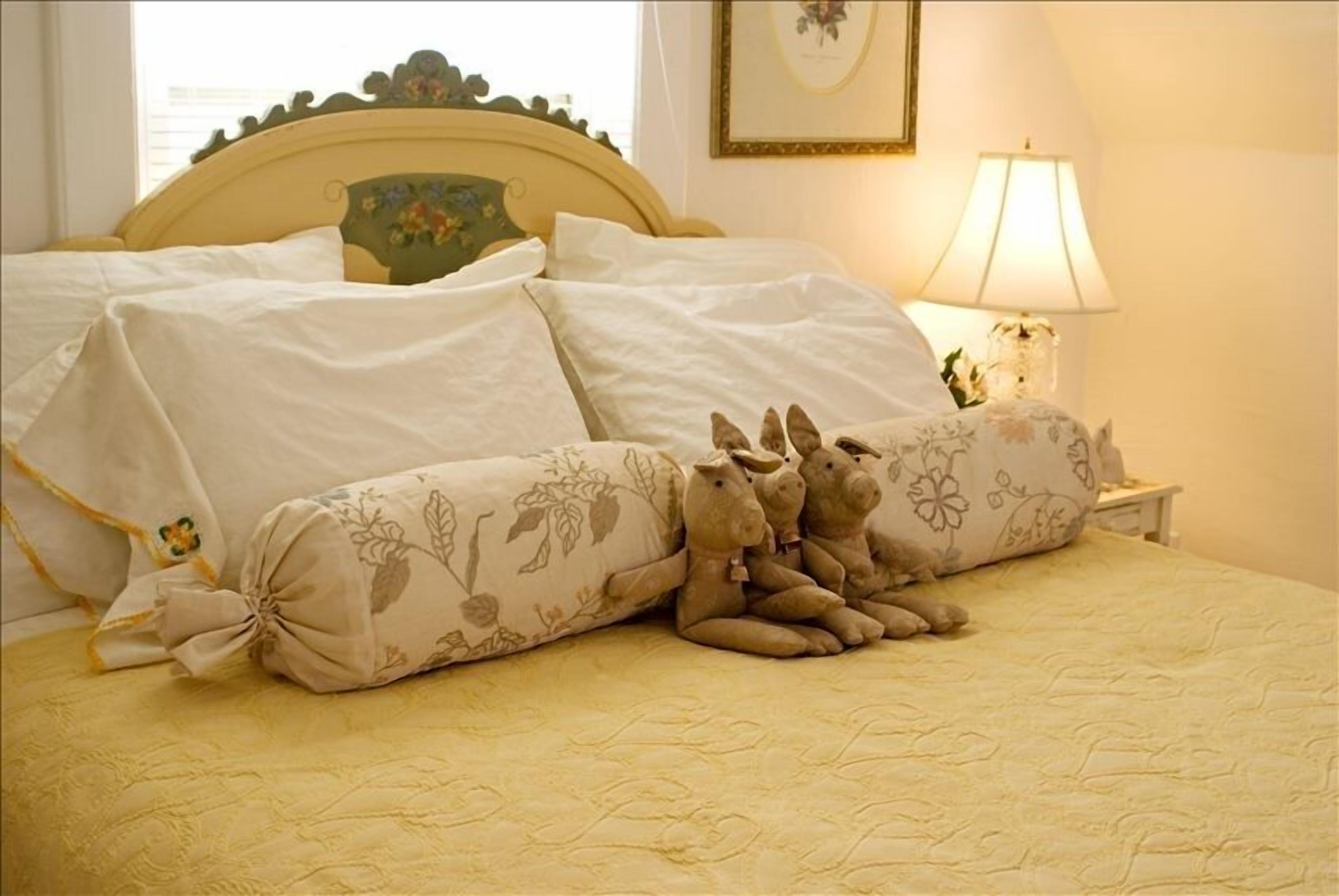 French Country Farmhouse B and B- SUNSET MAGAZINE RECCOMENDED!