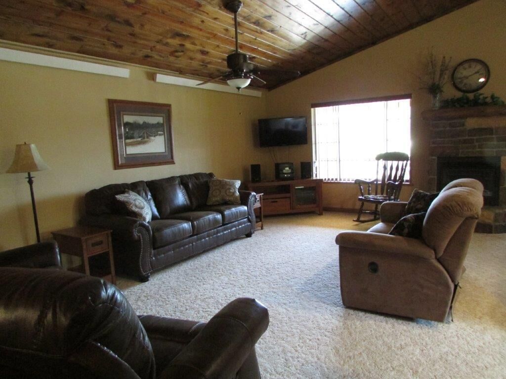 SPACIOUS ACCOMMODATIONS, PAVEMENT TO DOORSTEP, GARAGES FOR YOUR VEHICLES