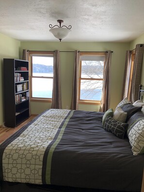 4 bedrooms, travel crib, free WiFi, bed sheets