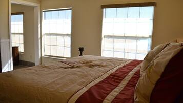 3 chambres, bureau, Wi-Fi, draps fournis