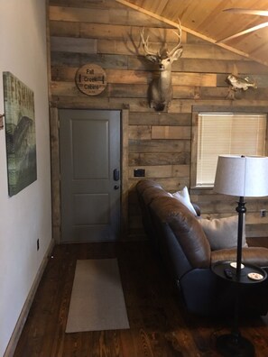 Interior - #1 Fall Creek Cabins 1 mile from Lake Norfork and Mtn. Home Ar. (Mountain Home)