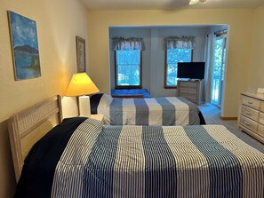 5 habitaciones, tabla de planchar con plancha, wifi y ropa de cama 