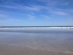 Beach nearby, sun loungers, beach towels
