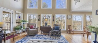 Hartwell Lake deep water home, family friendly and close to Clemson and UGA