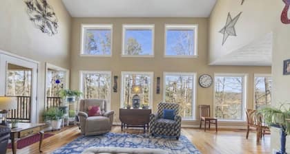 Hartwell Lake deep water home, family friendly and close to Clemson and UGA