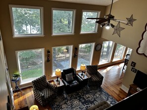 Smart TV, futbolito y tenis de mesa