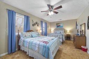 5 bedrooms, iron/ironing board, WiFi, bed sheets