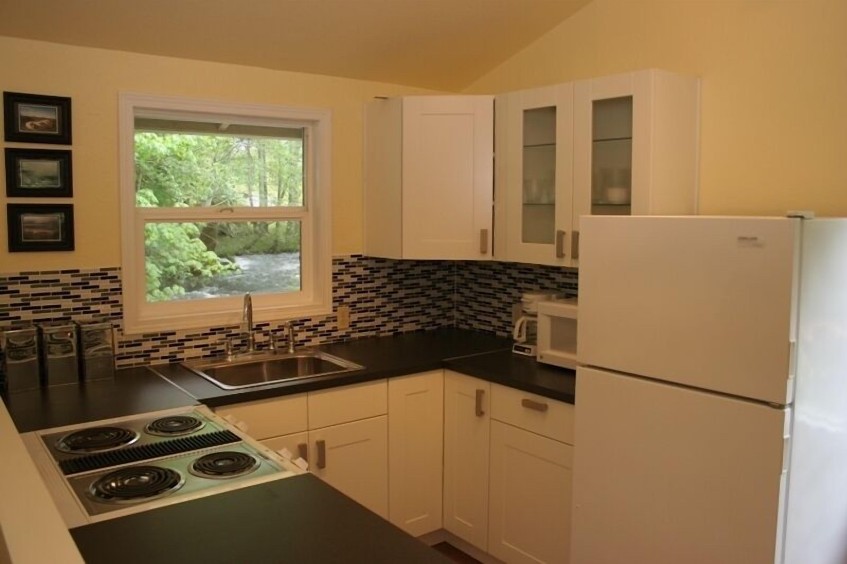 Charming Waterfront Cabin Near Olympic National Park 