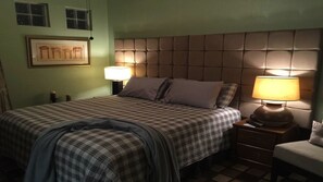 2 bedrooms, iron/ironing board, WiFi, bed sheets - Close to the action condo (Las Vegas)