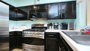 Fridge, microwave, oven, stovetop - Close to the action condo (Las Vegas)