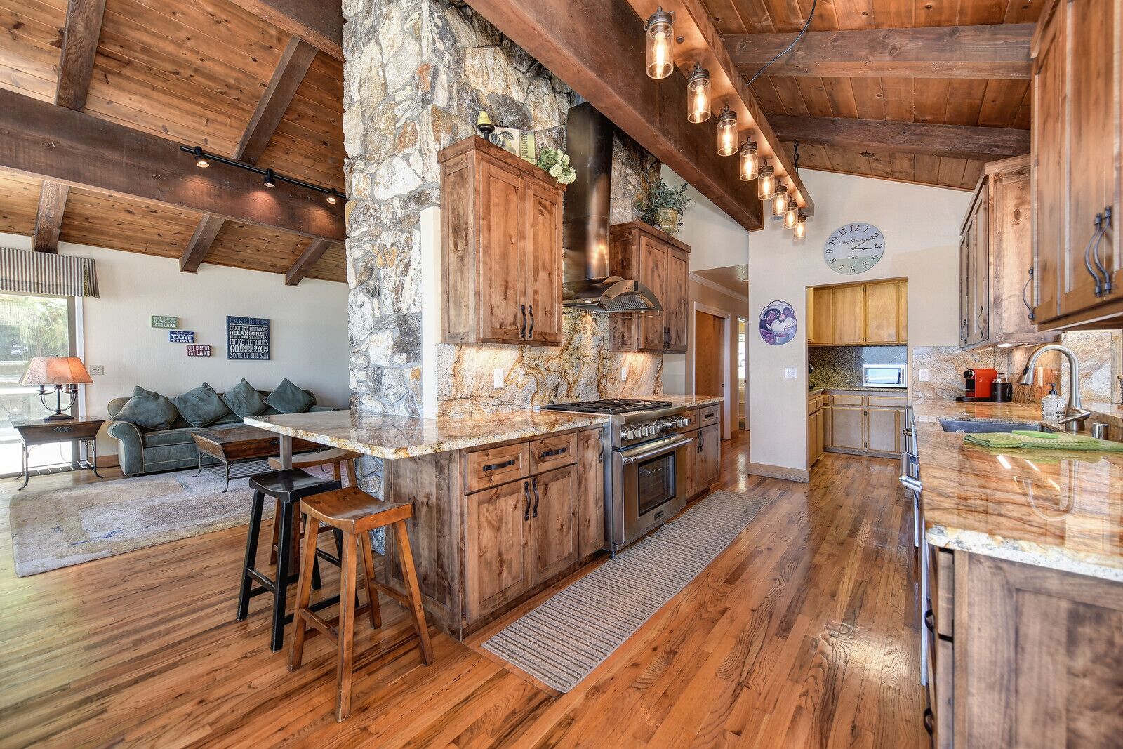 Great Beach - Lakefront home at Lake Almanor Country Club