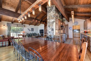 Dining - Great Beach - Lakefront home at Lake Almanor Country Club (Lake Almanor)