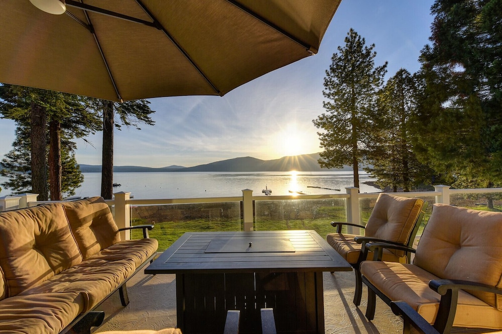Great Beach - Lakefront home at Lake Almanor Country Club