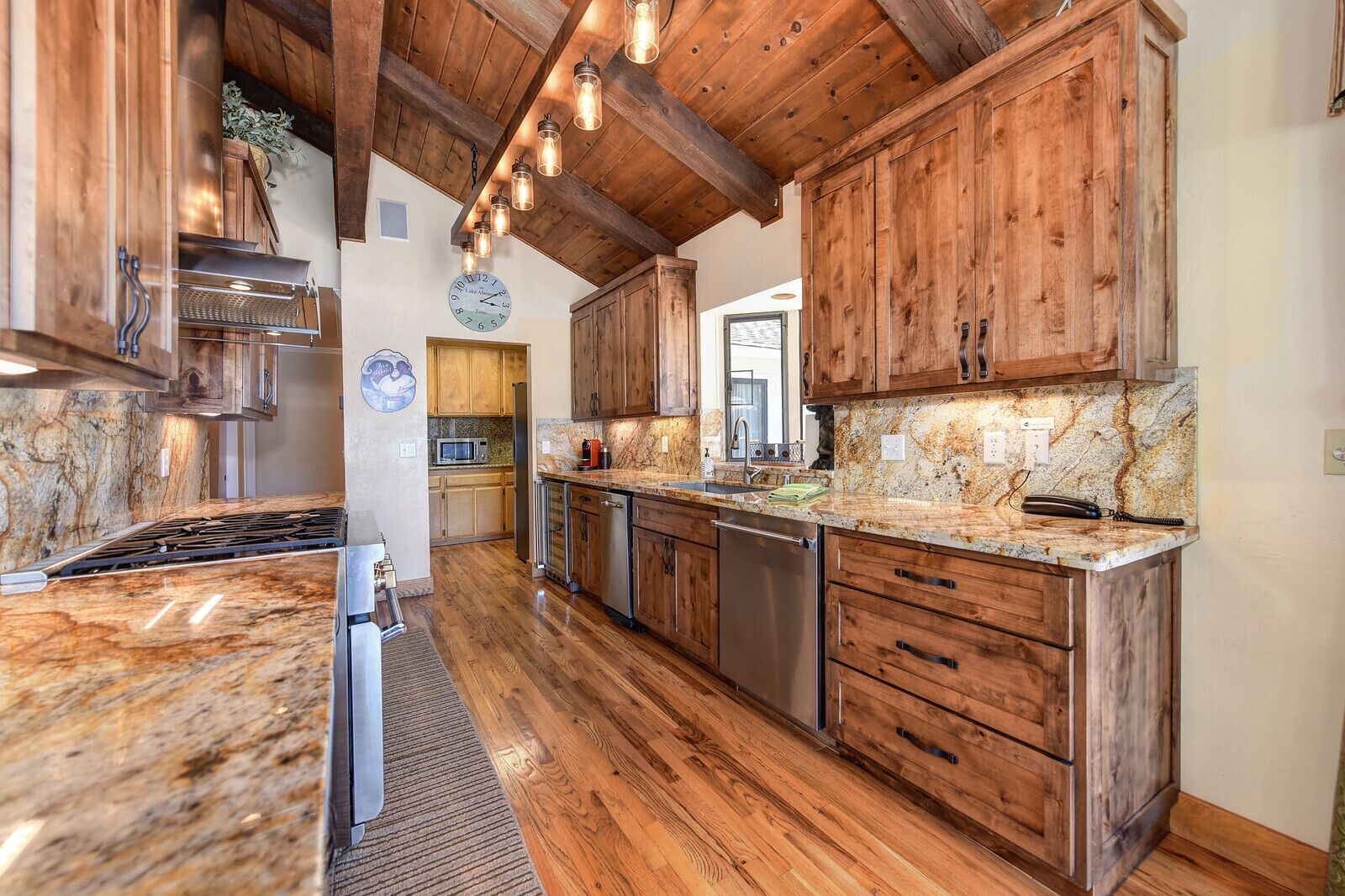 Great Beach - Lakefront home at Lake Almanor Country Club