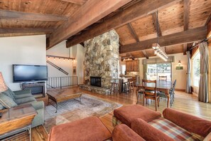 Smart TV, fireplace, DVD player, table tennis