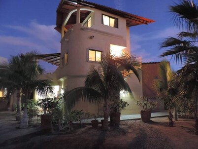 Casa de Perla, Great location near town and beach