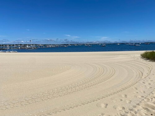 Steps to private beach & heated pool, 1-mile from Main St. shops, AC, & Wi-Fi