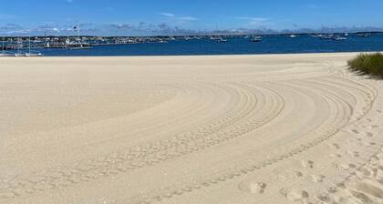 Yachtsman townhouse en playa privada, piscina climatizada, aire acondicionado, WiFi gratis y cable