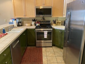 Fridge, microwave, oven, stovetop - Lovely, 3 Bdr, 2 Ba Walk To Eagle Chair, On Sierra Star Golf Course! (Mammoth Lakes)