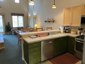 Fridge, microwave, oven, stovetop - Lovely, 3 Bdr, 2 Ba Walk To Eagle Chair, On Sierra Star Golf Course! (Mammoth Lakes)