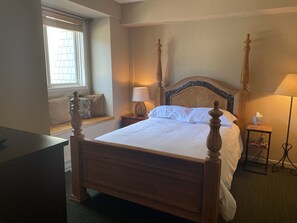 3 camere, una scrivania, ferro/asse da stiro, Wi-Fi gratuito