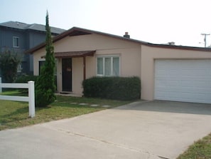 Exterior - 1-Level Patio Home Great Location 1 Block from Ocean - NO STEPS! w/ 1-car garage (North Myrtle Beach)