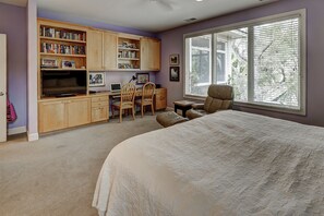 4 habitaciones, escritorio, tabla de planchar con plancha y cunas 