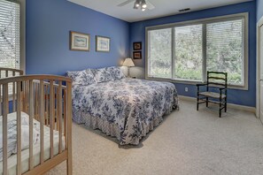 4 Schlafzimmer, Schreibtisch, Bügeleisen/Bügelbrett, Babybetten