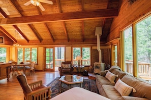 TV, fireplace, DVD player, books - The Most Romantic Creekside Cabin - with Hot Tub and Privacy (Nevada City)