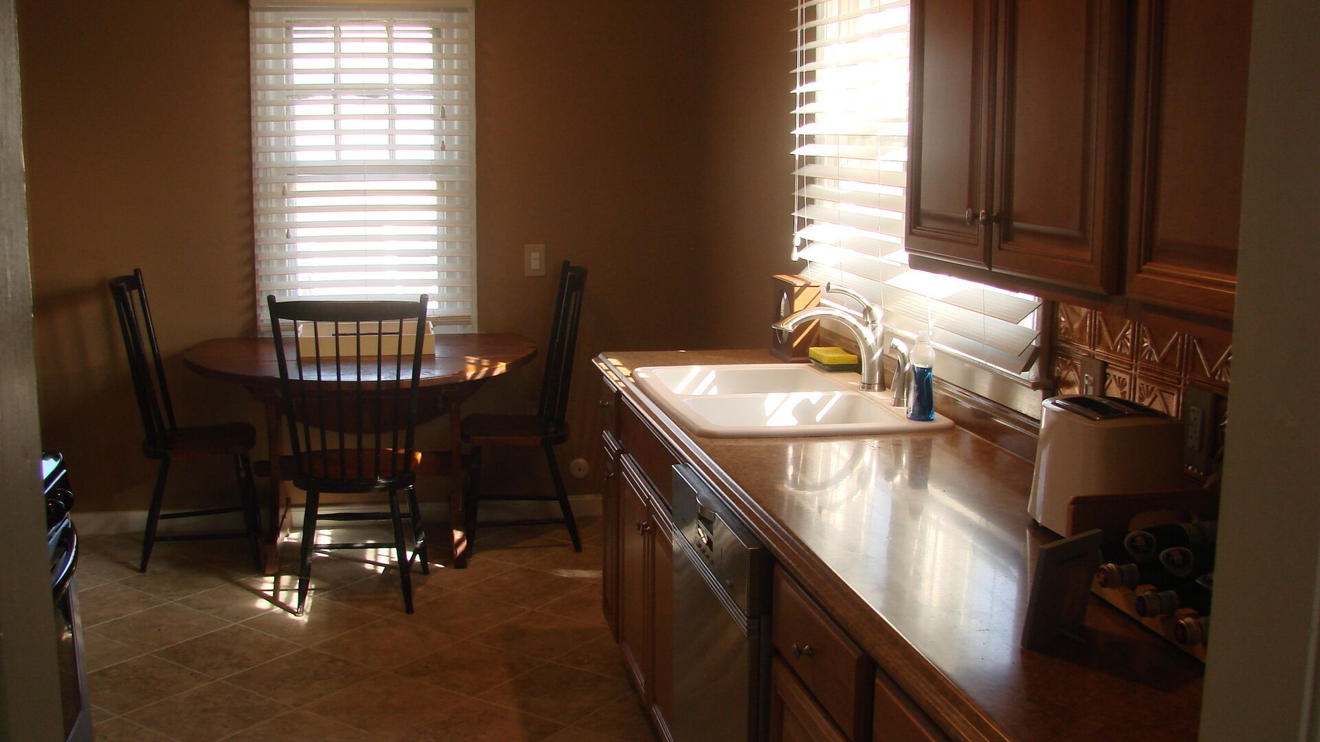 **REASONABLE RATES!!** Quiet, comfortable and clean. 4 Blocks from the beach!