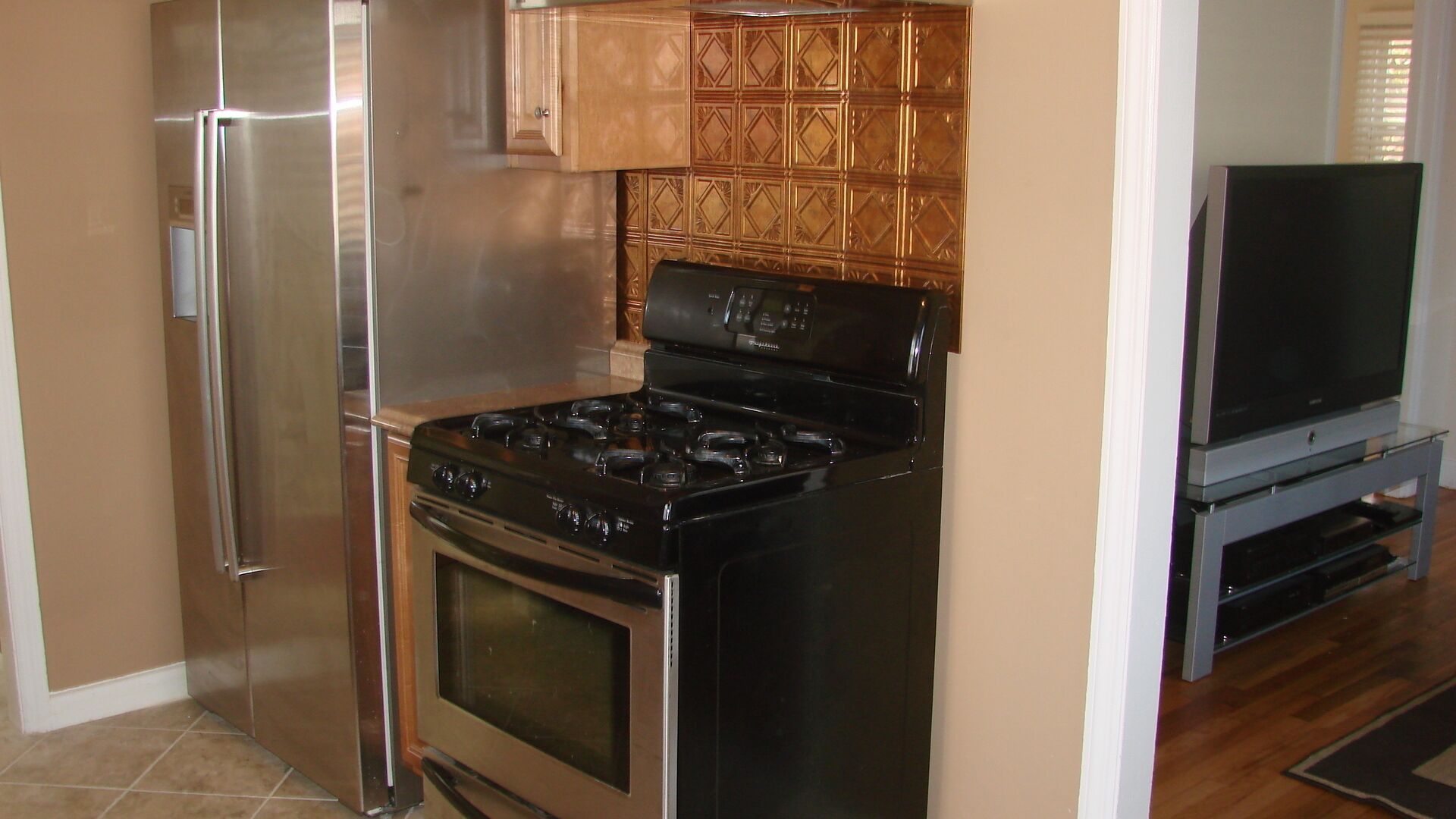 **REASONABLE RATES!!** Quiet, comfortable and clean. 4 Blocks from the beach!