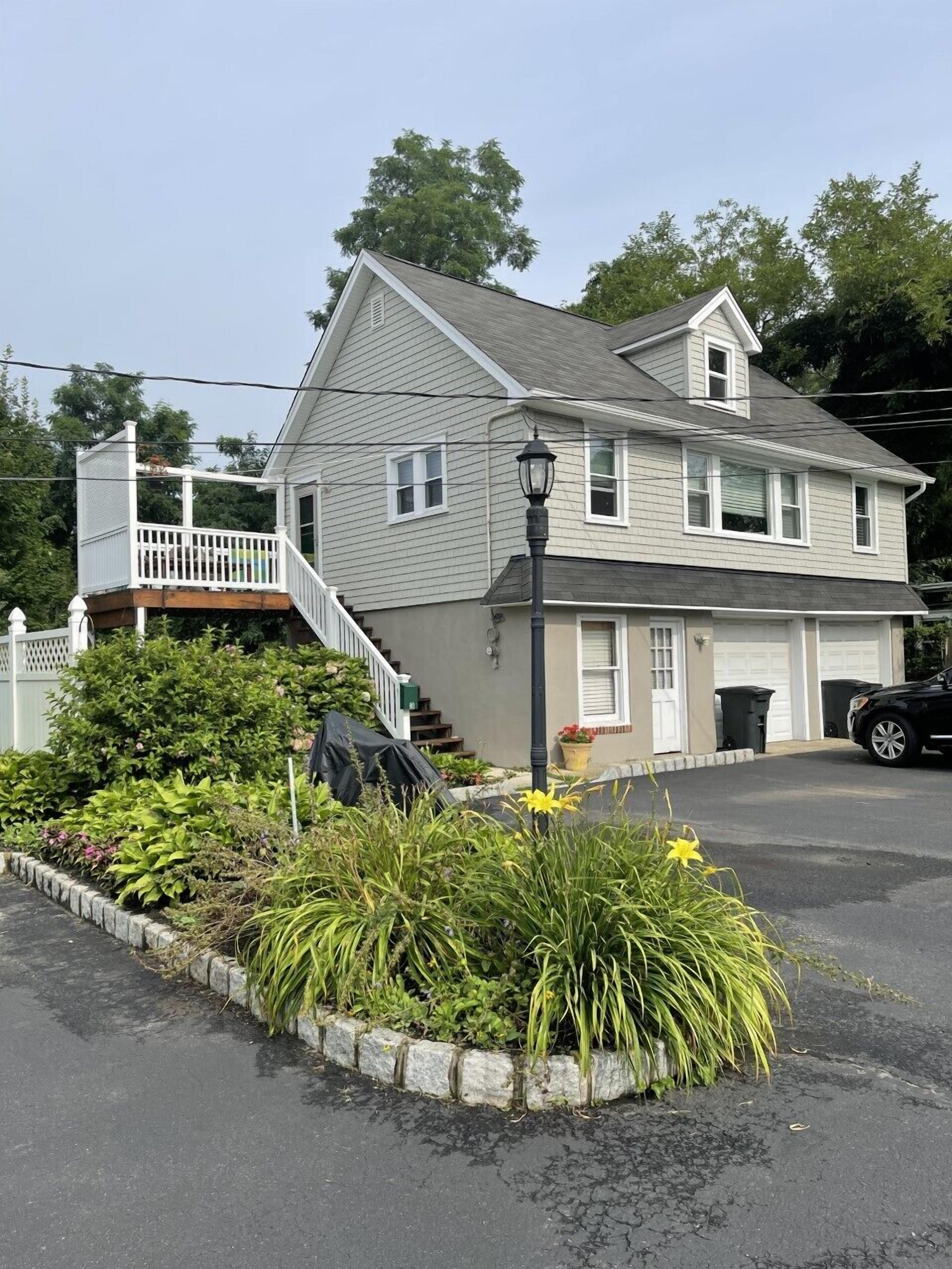 **REASONABLE RATES!!** Quiet, comfortable and clean. 4 Blocks from the beach!