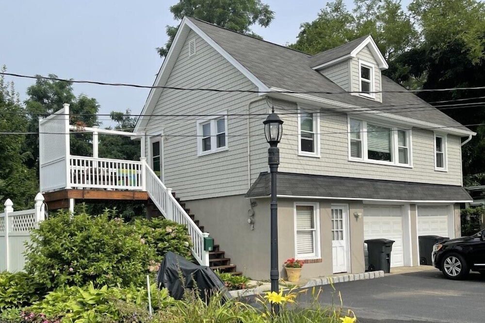 **REASONABLE RATES!!** Quiet, comfortable and clean. 4 Blocks from the beach!