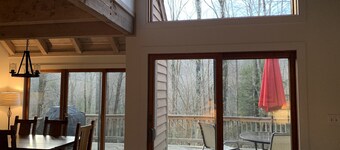 2 mi from WISP & lake, outdoor hot tub, wood burning stove, luv DOGS!