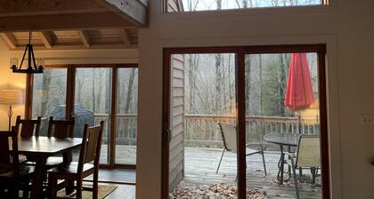 10% alennus syyskuu / lokakuu; 2 mailin päässä WISP / järvi, kylpytynnyri, puuhella, luv koiria